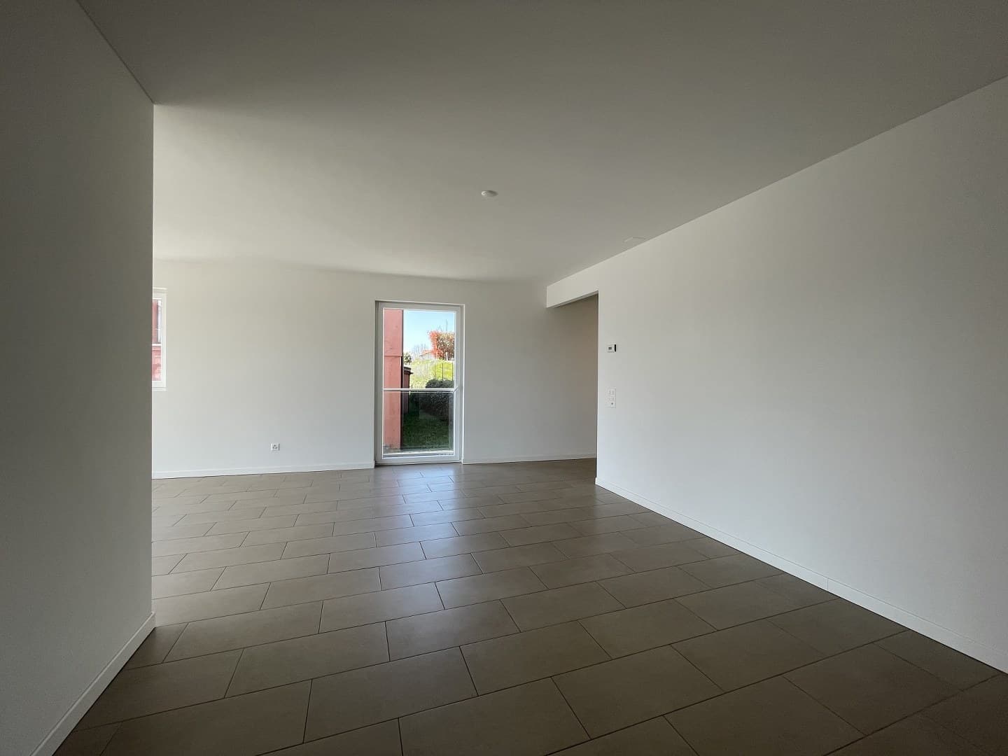 4.5 ROOM APARTMENT WITH LARGE TERRACE AND OPEN VIEW