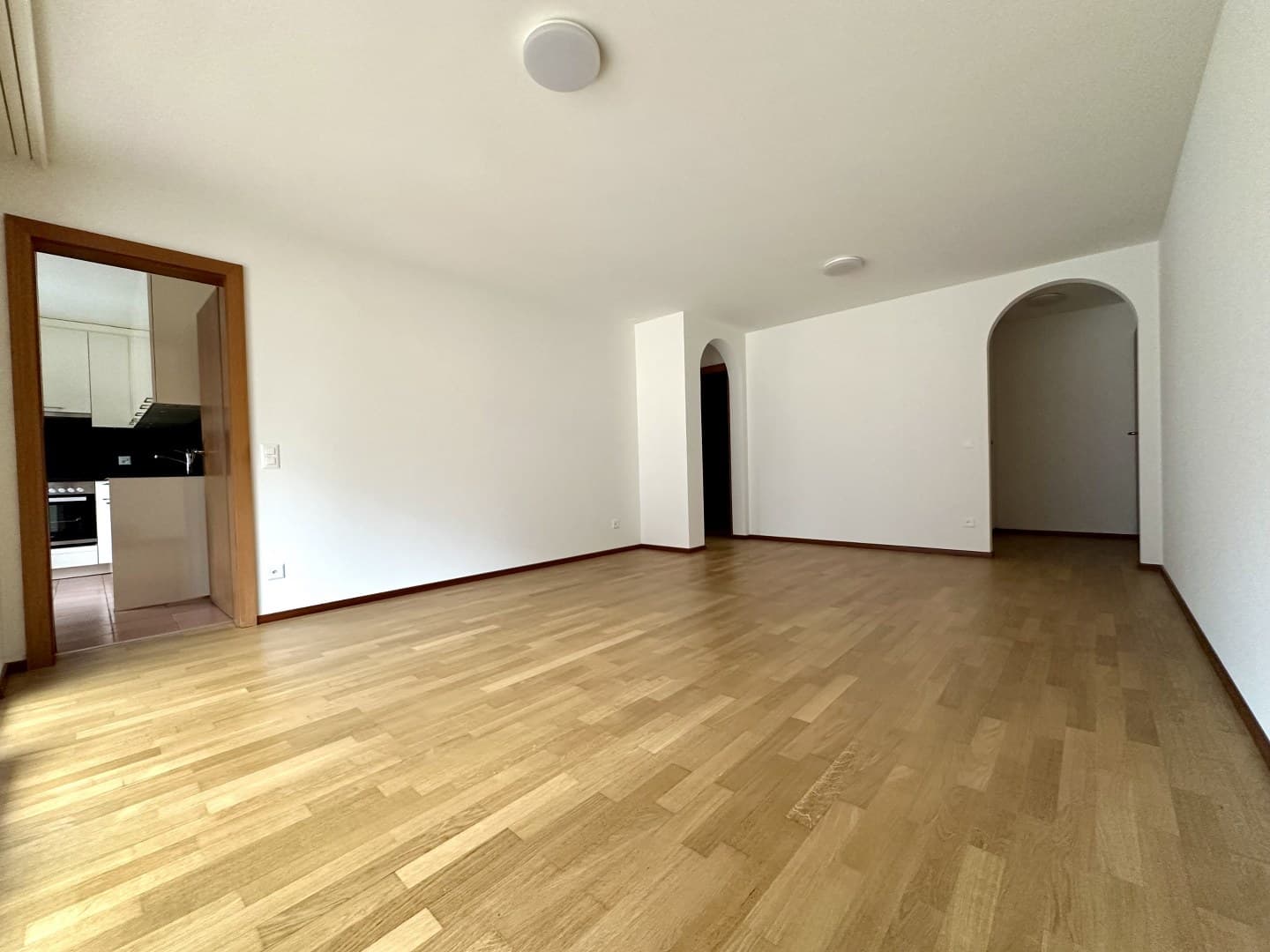 SUNNY 3.5 ROOM APARTMENT ON THE FIRST FLOOR