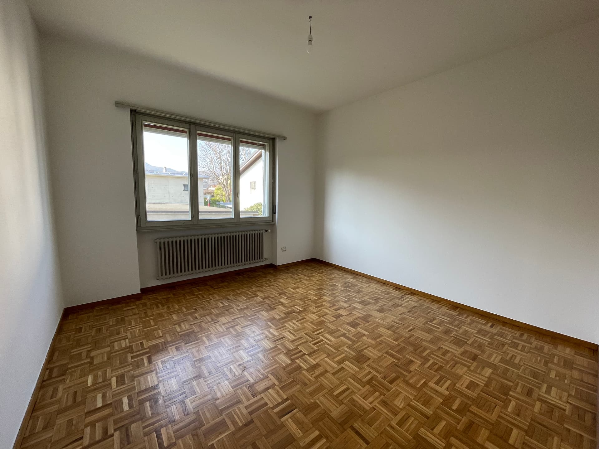 SPACIOUS 3.5 ROOM APARTMENT WITH TERRACE AND OPEN VIEW