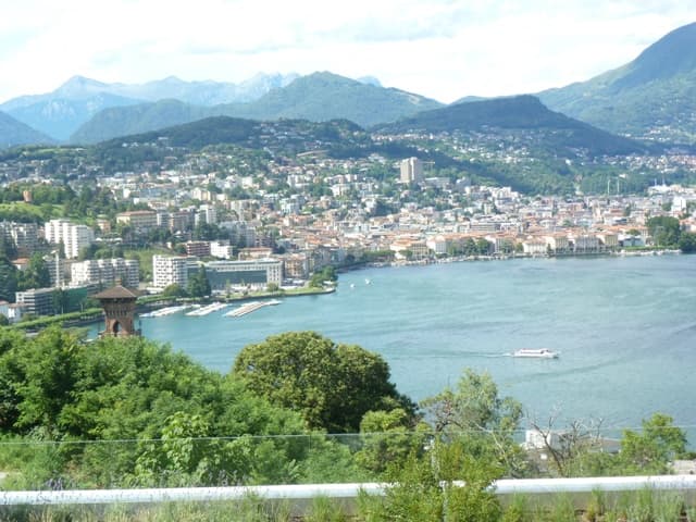 STYLISH 3.5 ROOMS WITH VIEW OF LUGANO GULF.