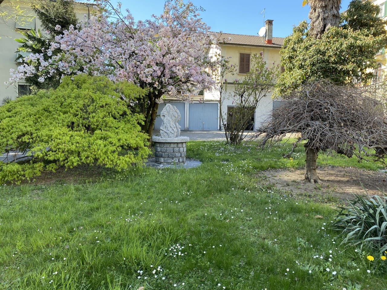 GREAT DEAL-PROPERTY WITH TWO VILLAS AND LARGE LAND