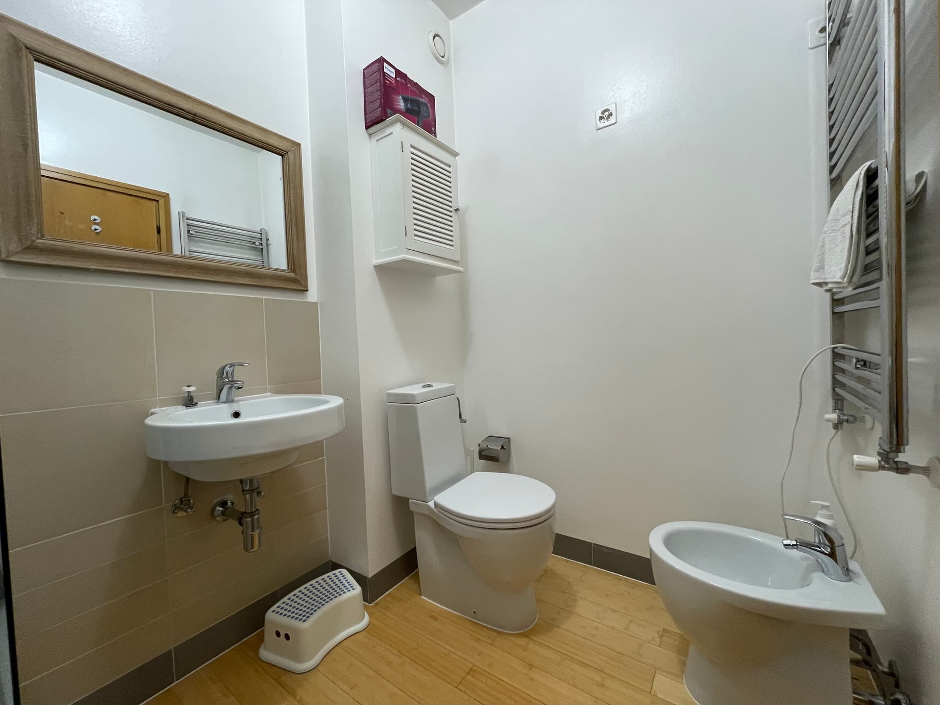  RENOVATED 2.5 ROOM APARTMENT, LOVELY LAKE VIEW