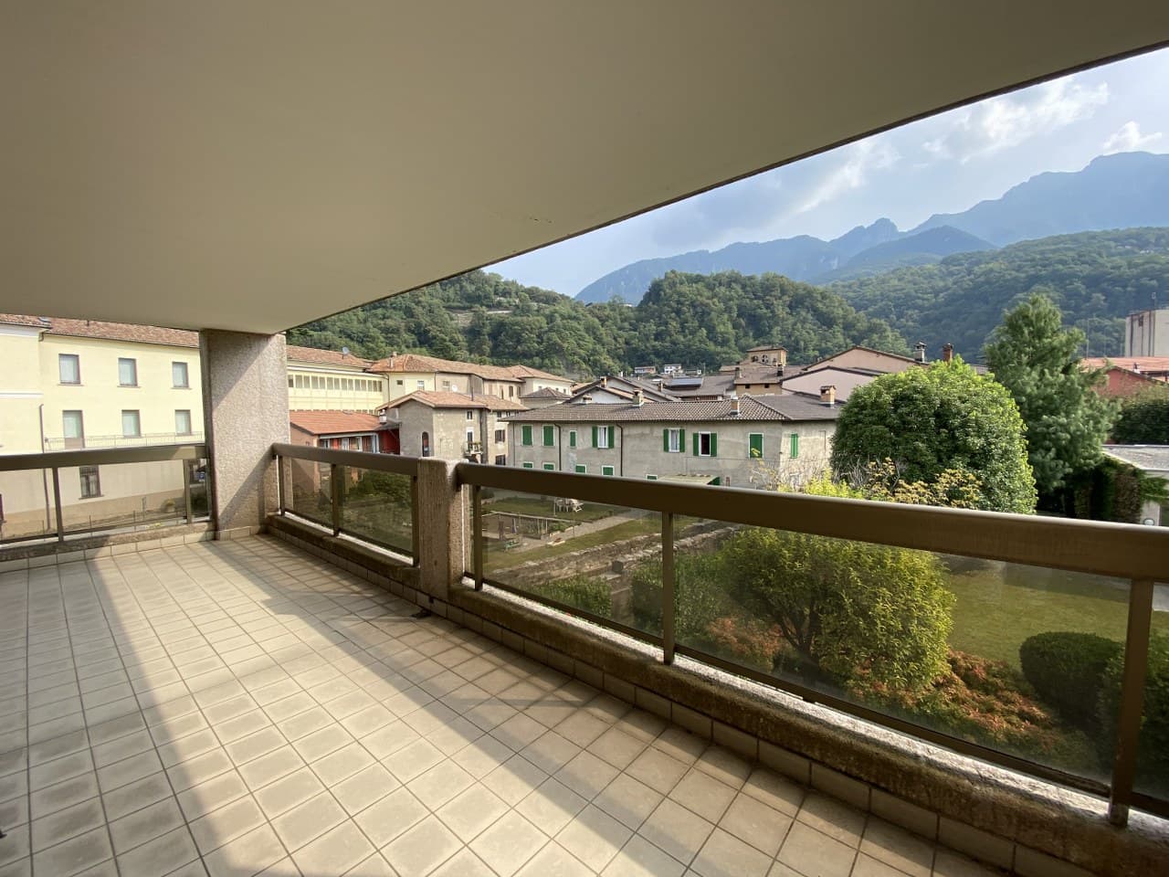 LUXURIOUS 4.5 ROOMS APARTMENT WITH LAKE VIEW