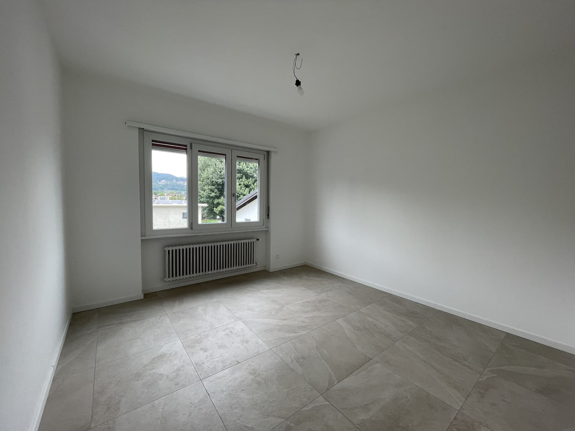 SPACIOUS 3.5 ROOM APARTMENT WITH TERRACE AND OPEN VIEW