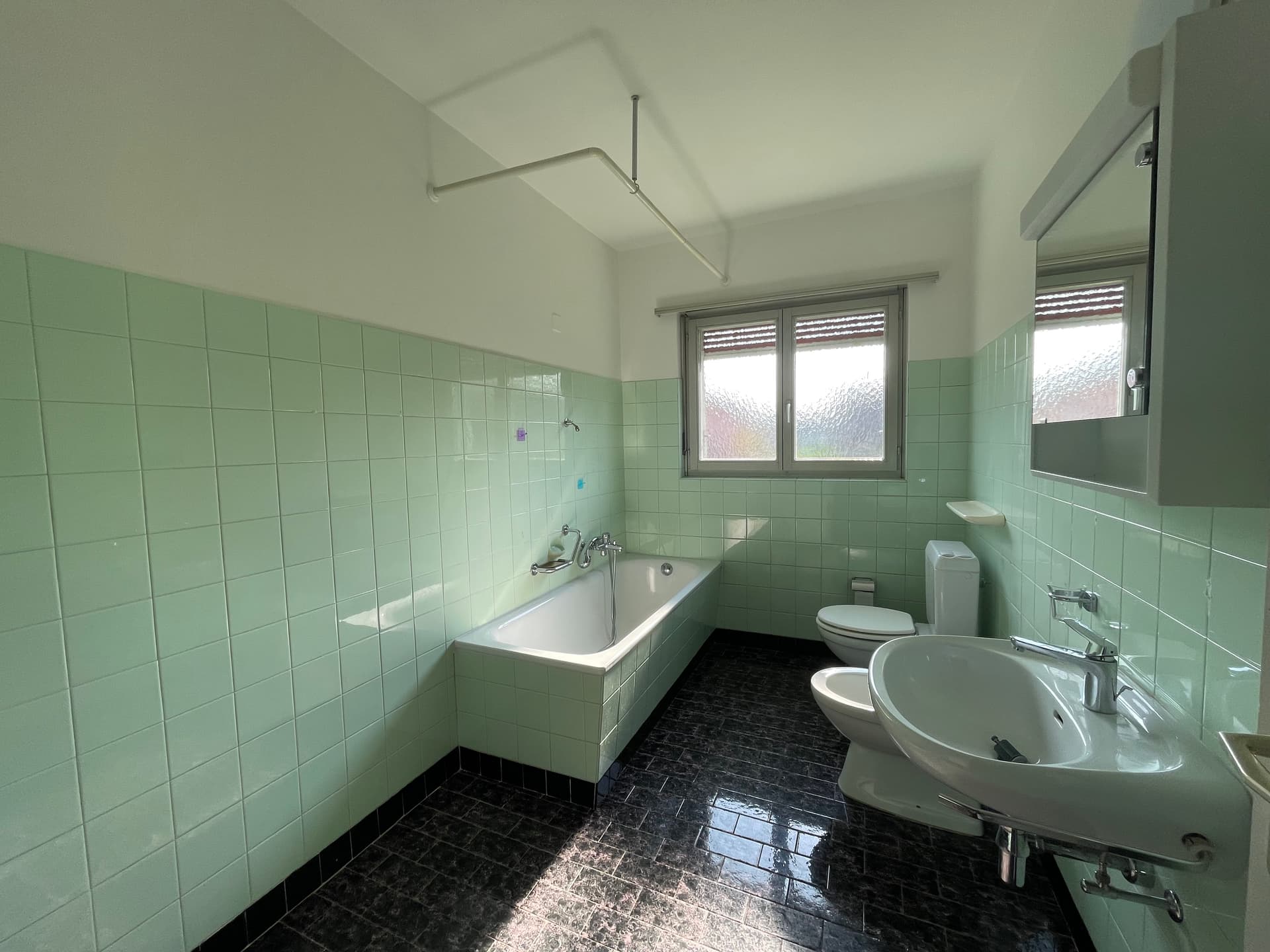 SPACIOUS 3.5 ROOM APARTMENT WITH TERRACE AND OPEN VIEW