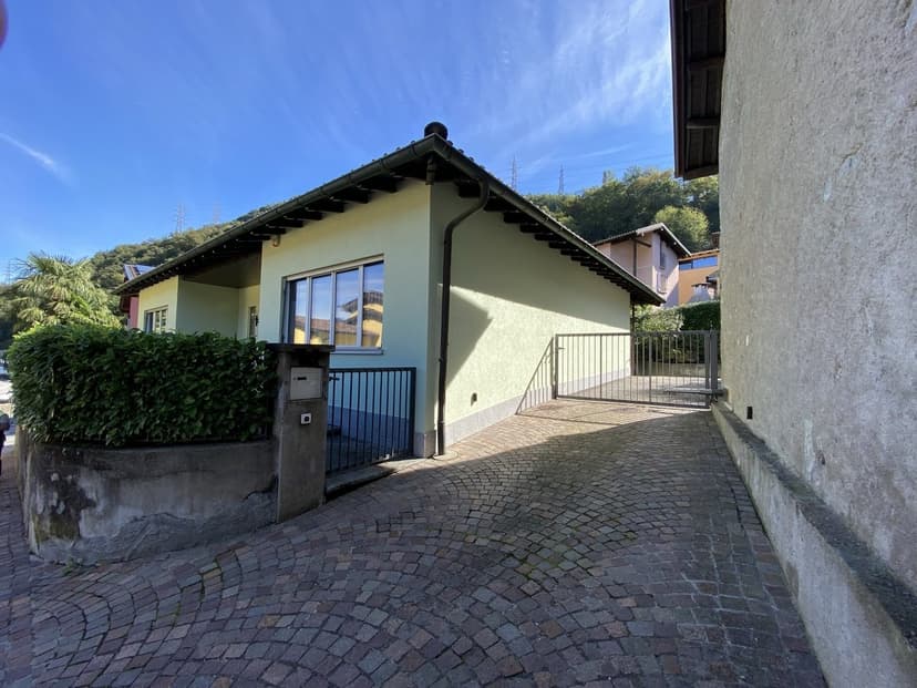 SINGLE-FAMILY HOME WITH 4.5 ROOMS