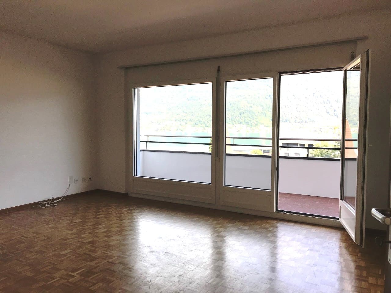 4.5 ROOM APARTMENT WITH PARTIAL LAKE VIEW