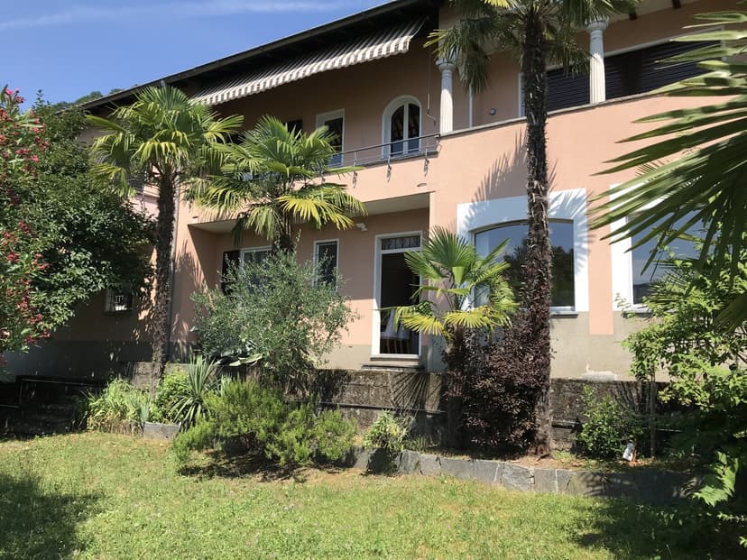 STUNNING FURNISHED 2.5-ROOM APARTMENT WITH PANORAMIC LAKE VIEWS