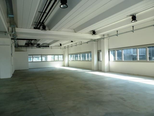 SPACIOUS COMMERCIAL SPACE