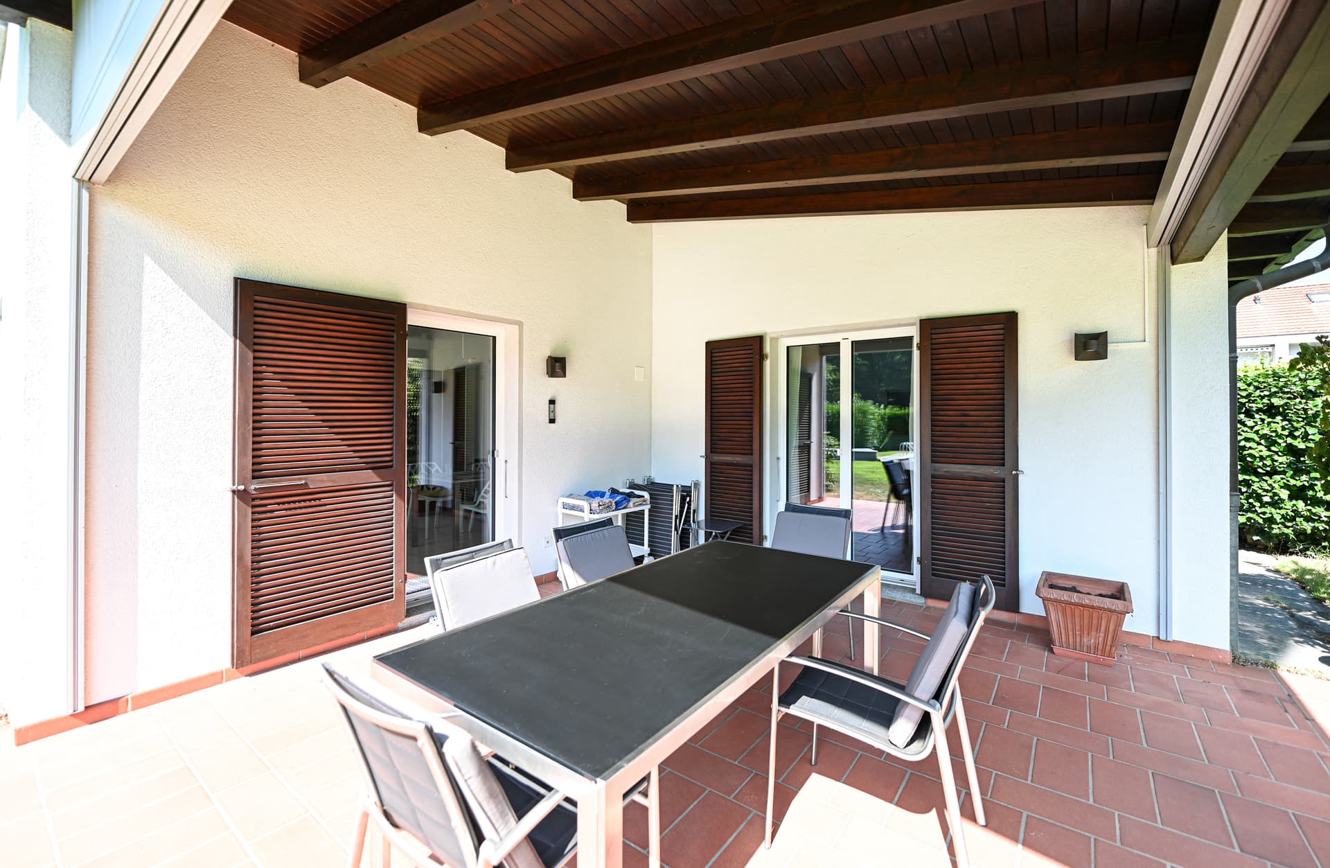 VILLA WITH POOL AND GARDEN