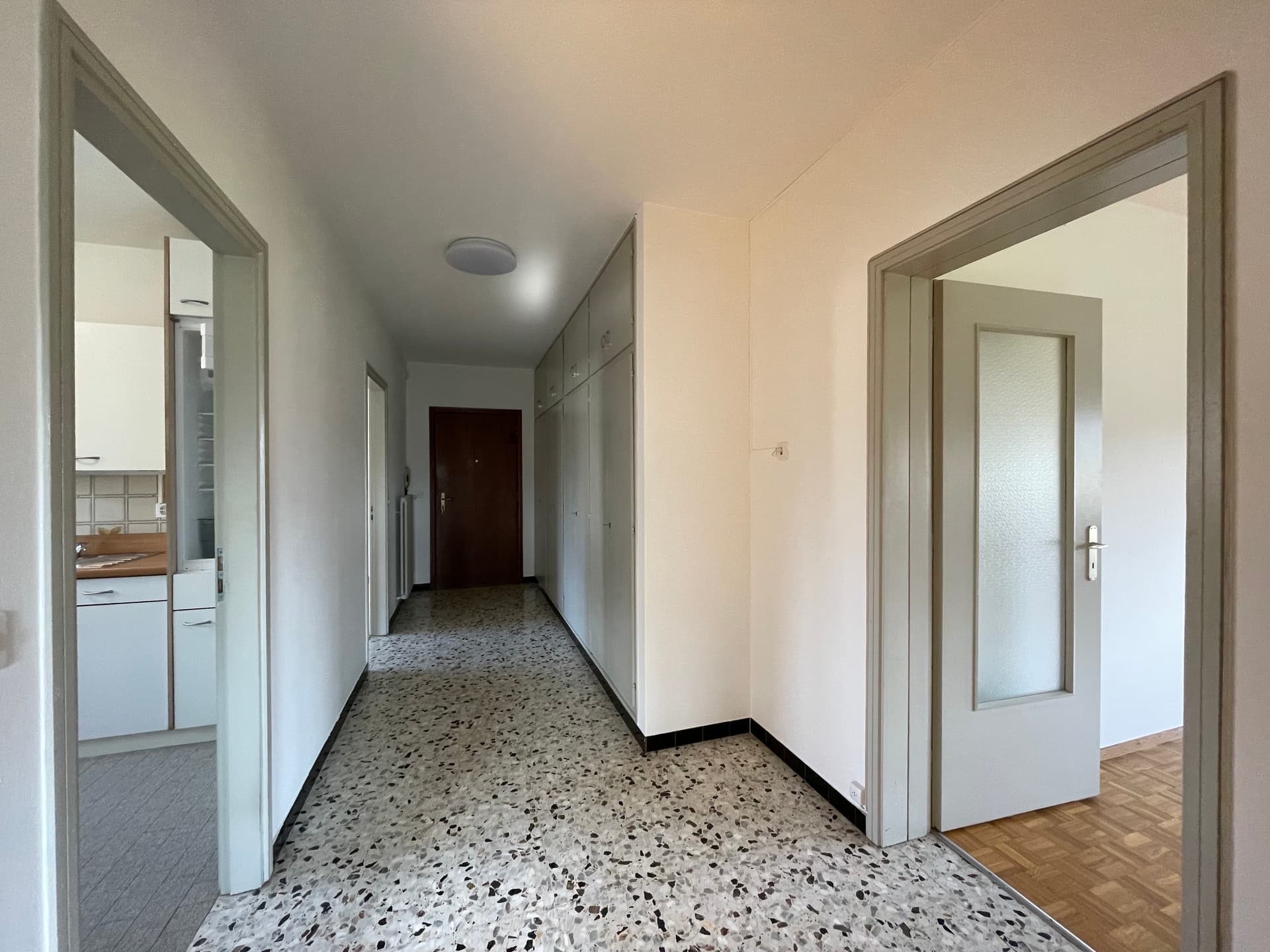 SPACIOUS 3.5 ROOM APARTMENT WITH TERRACE AND OPEN VIEW