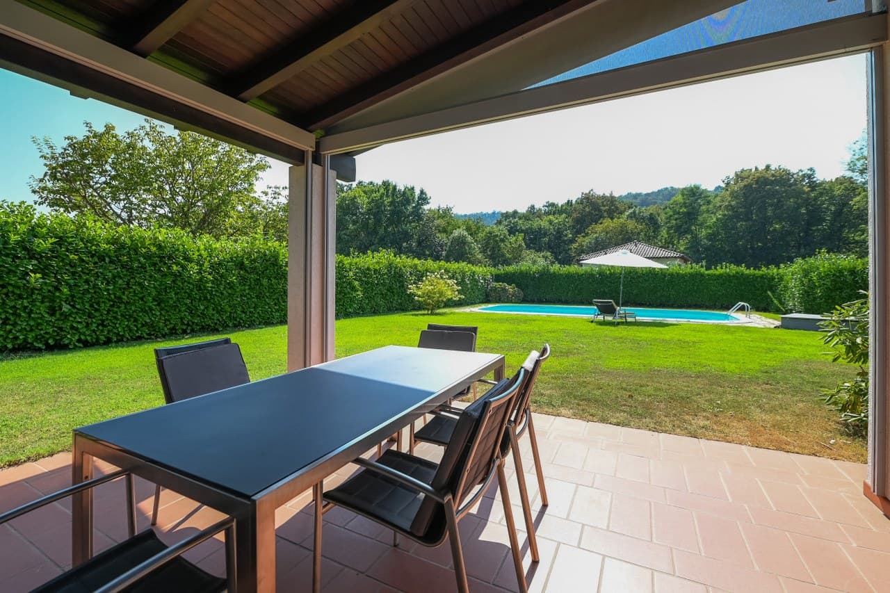 VILLA WITH POOL AND GARDEN
