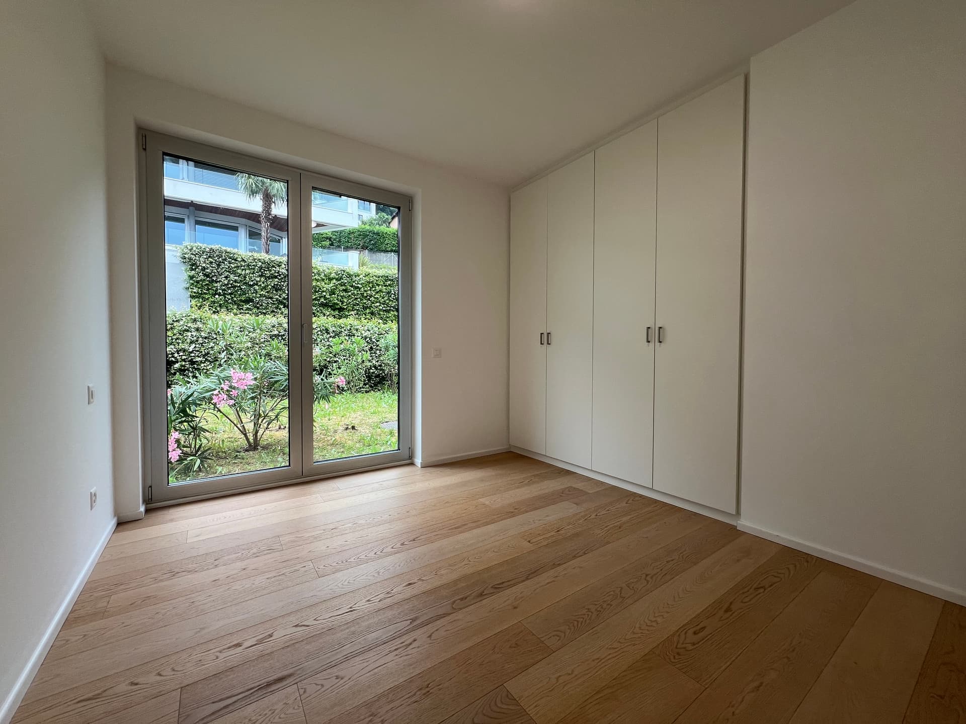 SUNNY 4.5 ROOM APARTMENT WITH LAKE VIEW - ALSO RENT TO BUY