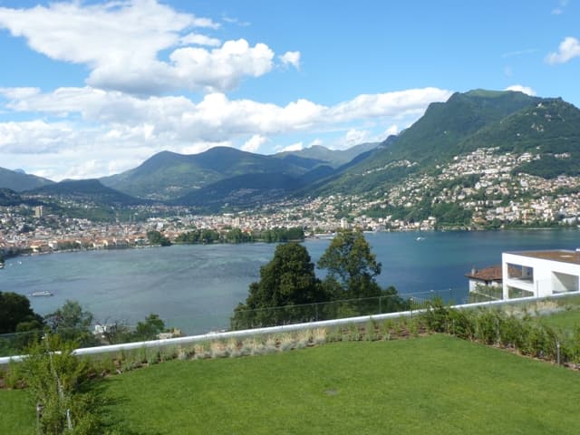 STYLISH 3.5 ROOMS WITH VIEW OF LUGANO GULF.