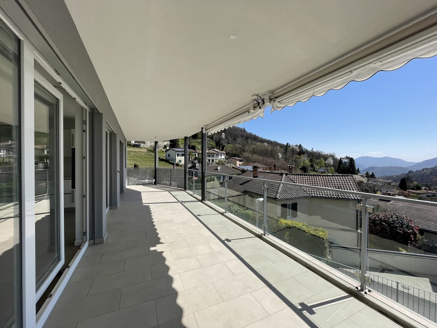 4.5 ROOM APARTMENT WITH LARGE TERRACE AND OPEN VIEW