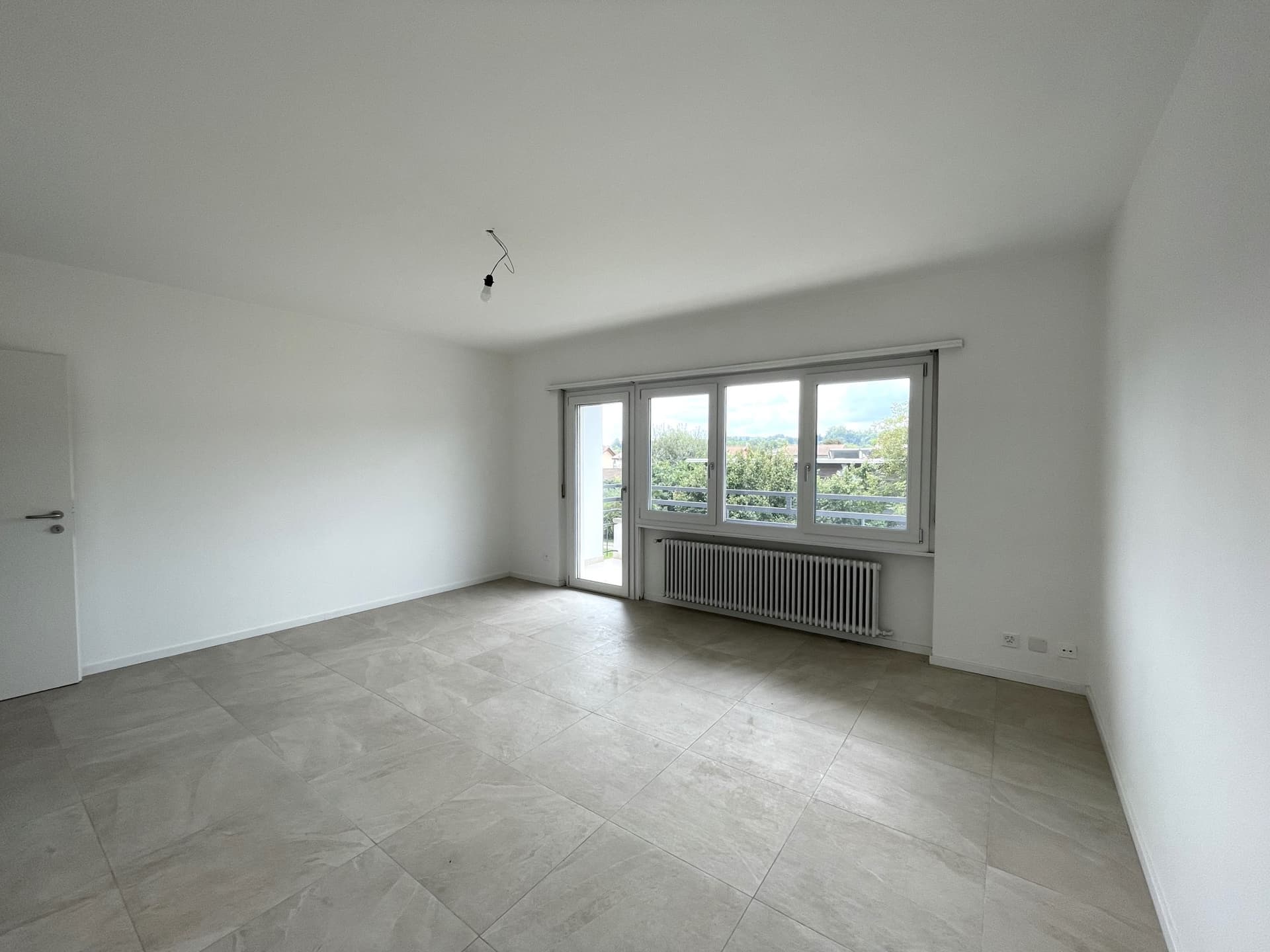 SPACIOUS 3.5 ROOM APARTMENT WITH TERRACE AND OPEN VIEW