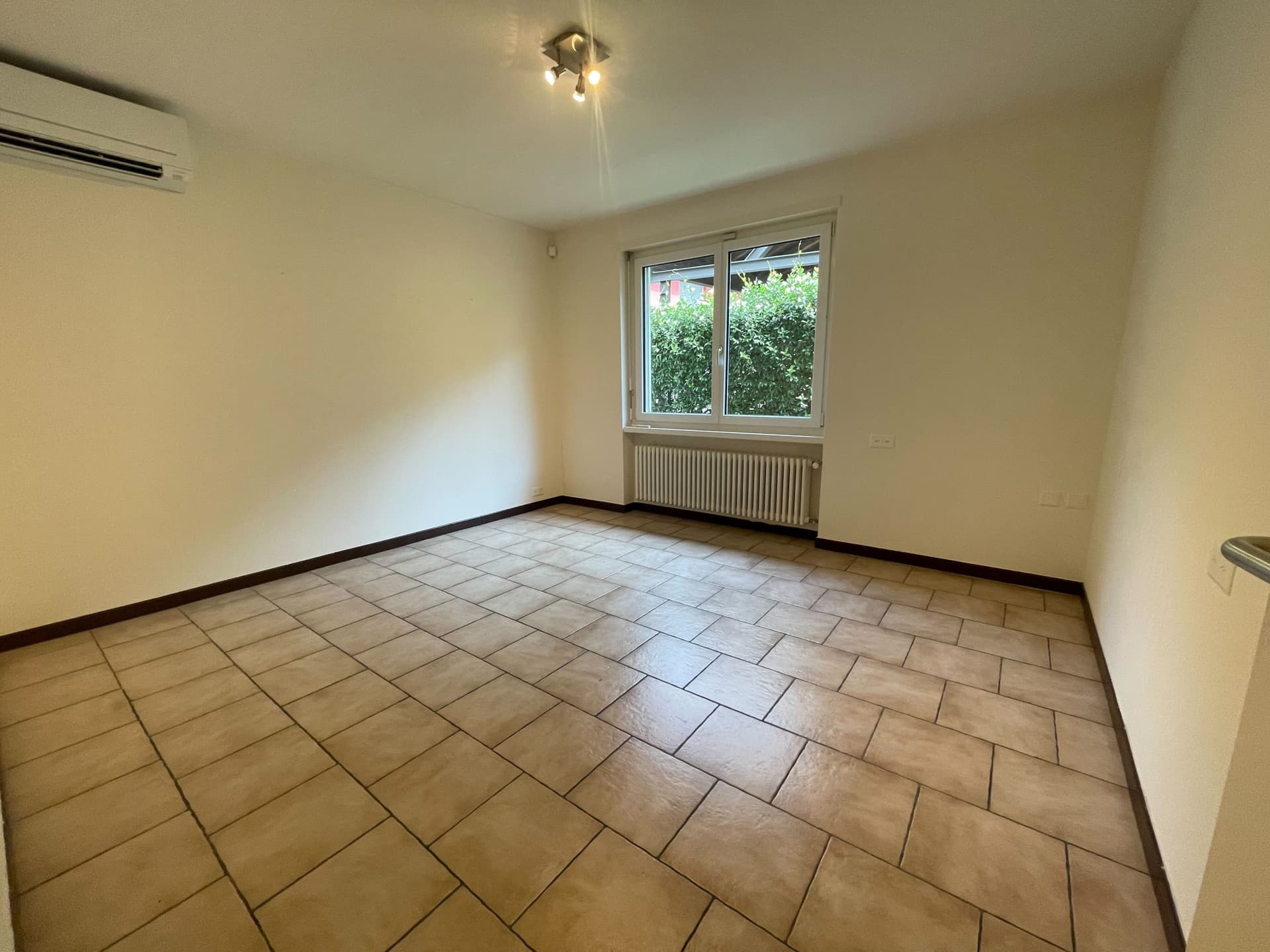 SINGLE-FAMILY HOME WITH 4.5 ROOMS