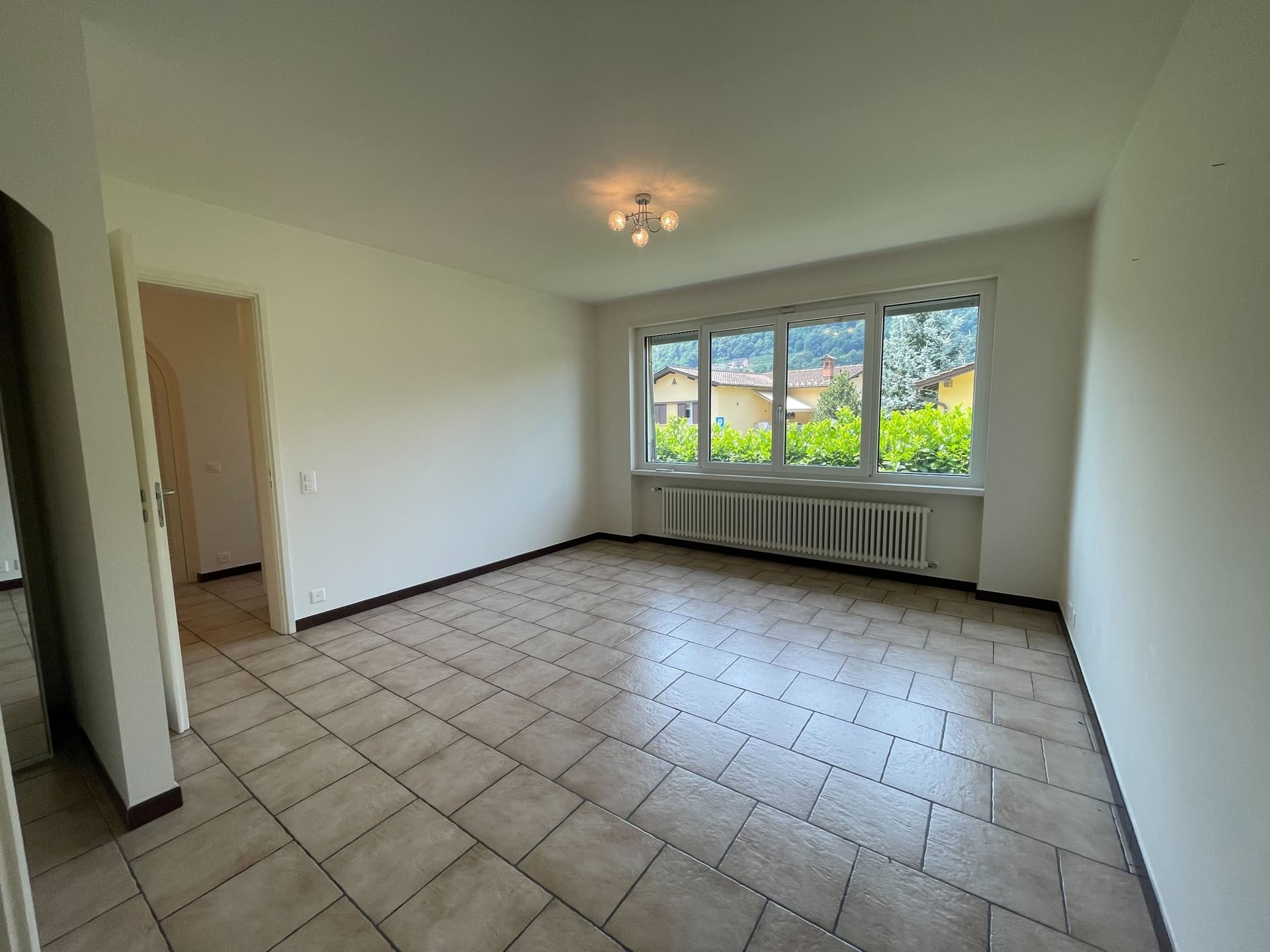 SINGLE-FAMILY HOME WITH 4.5 ROOMS