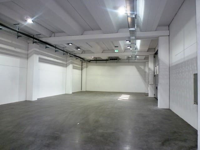 SPACIOUS COMMERCIAL SPACE