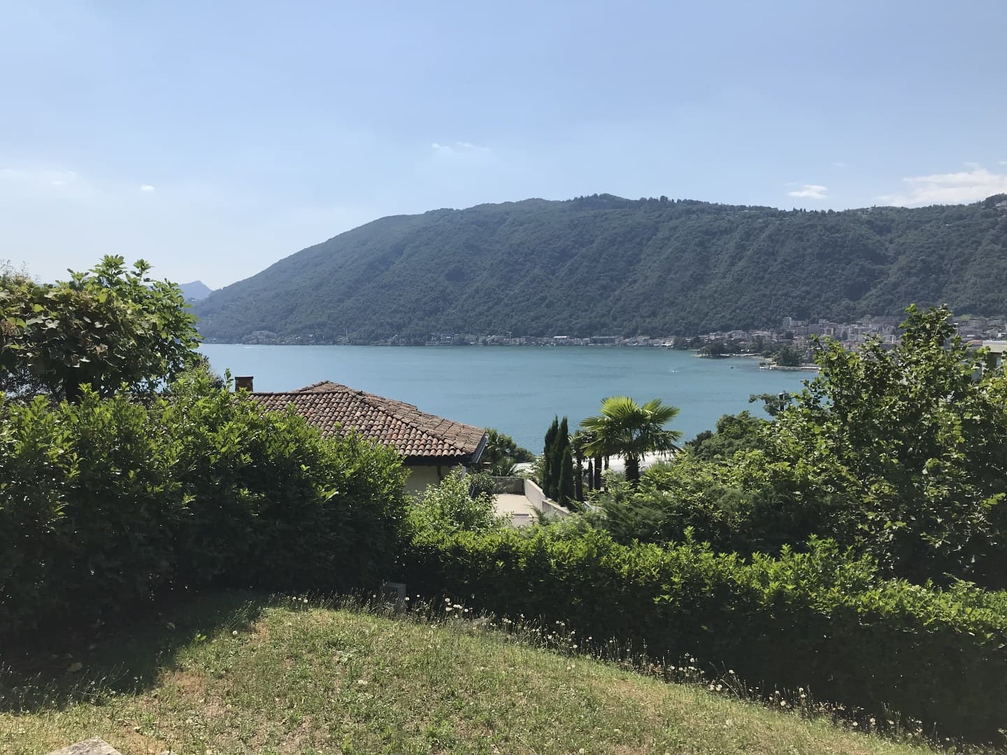 STUNNING FURNISHED 2.5-ROOM APARTMENT WITH PANORAMIC LAKE VIEWS