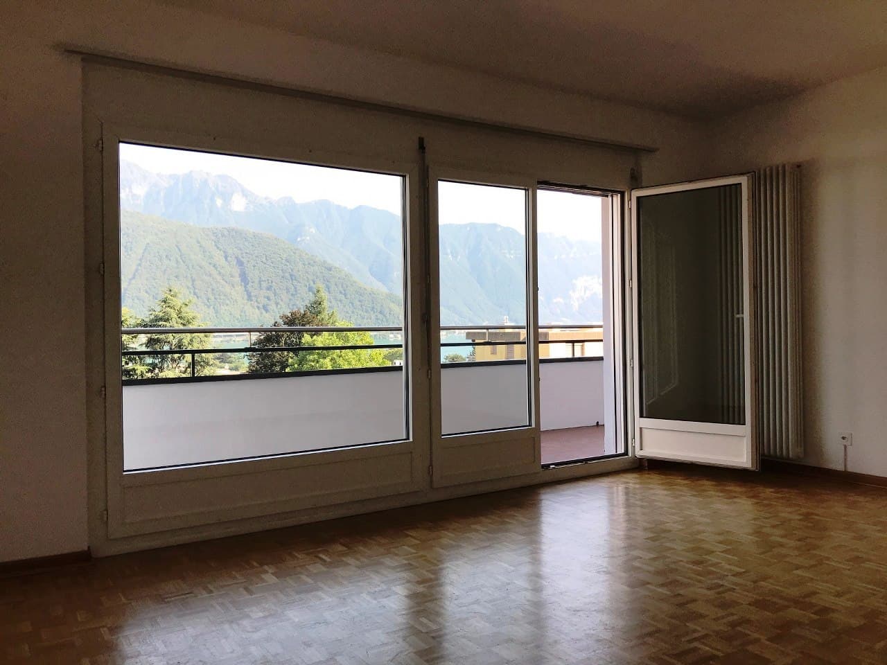 4.5 ROOM APARTMENT WITH PARTIAL LAKE VIEW