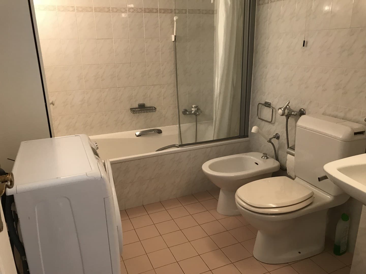STUNNING FURNISHED 2.5-ROOM APARTMENT WITH PANORAMIC LAKE VIEWS