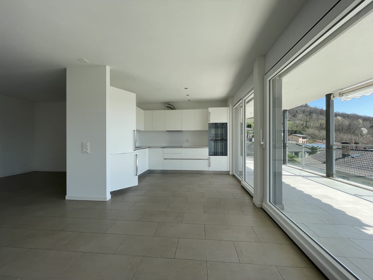 4.5 ROOM APARTMENT WITH LARGE TERRACE AND OPEN VIEW