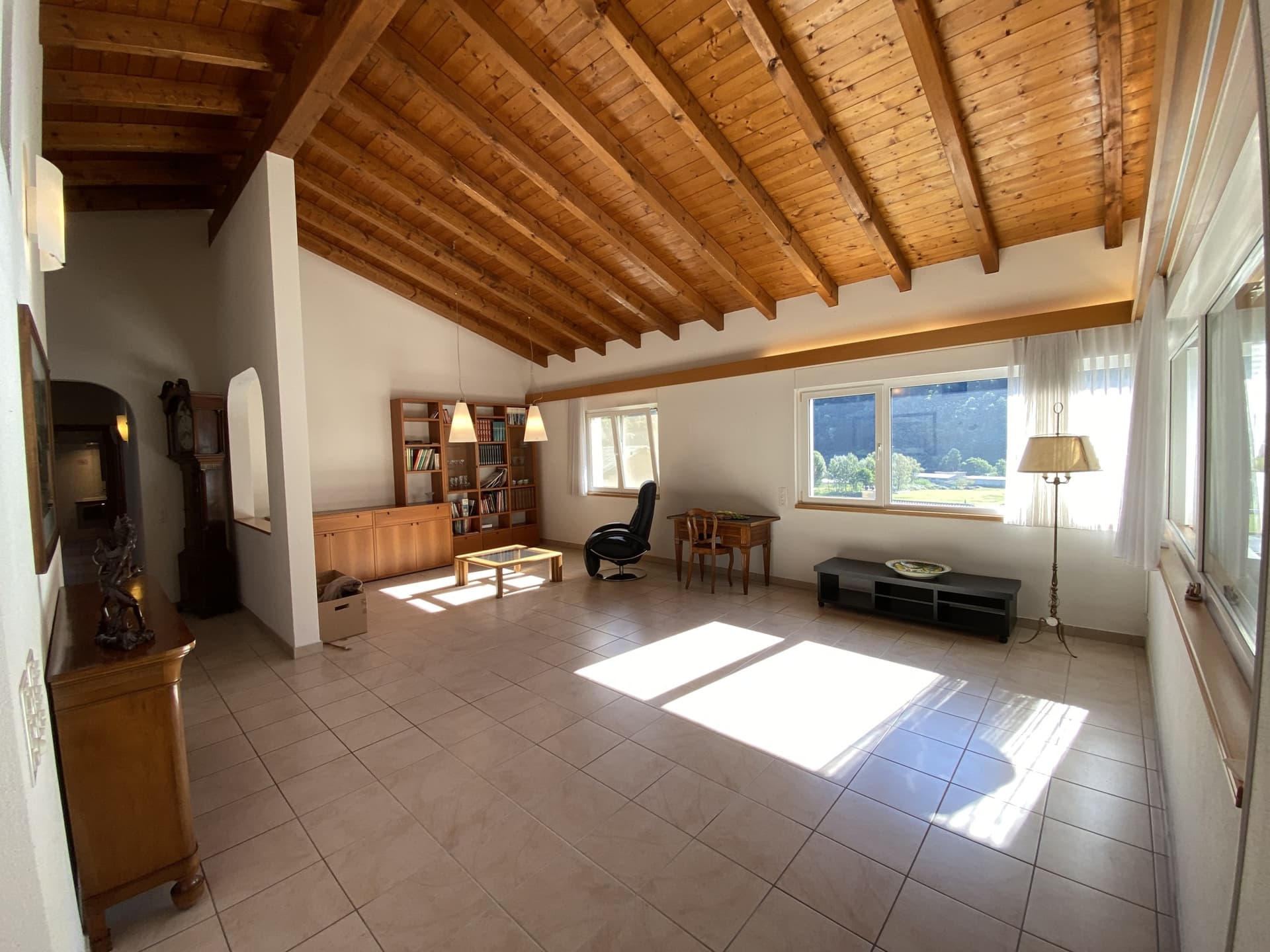 DETACHED HOUSE WITH GARDEN ON TWO LEVELS