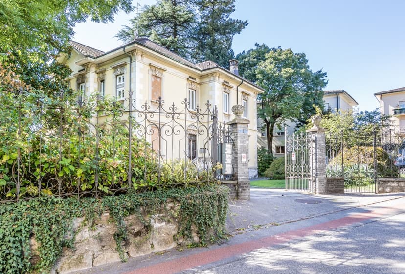 GREAT DEAL-PROPERTY WITH TWO VILLAS AND LARGE LAND