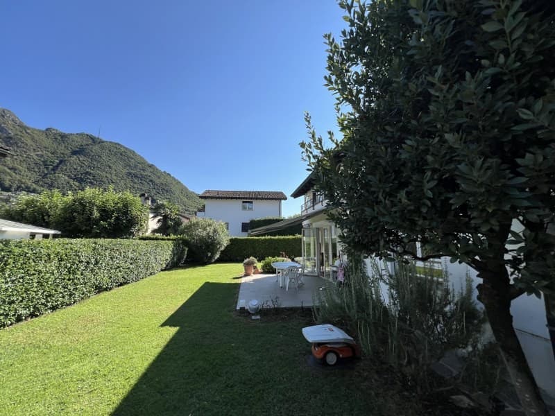 SINGLE-FAMILY VILLA WITH GARDEN