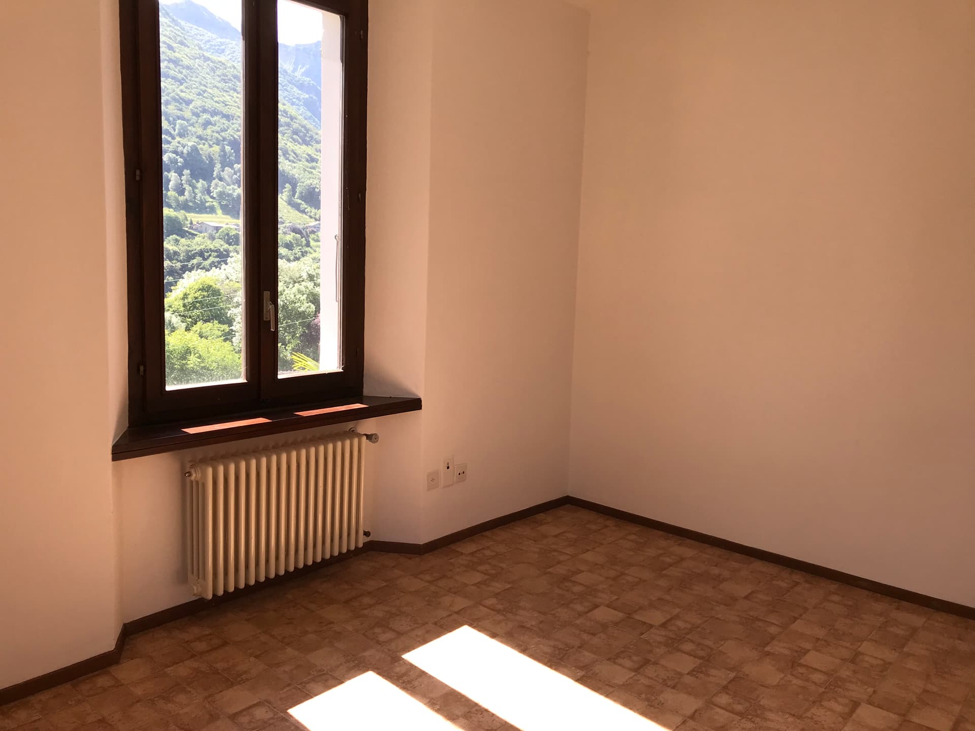 2.5 ROOM APARTMENT - 2ND FLOOR - SHARED GARDEN