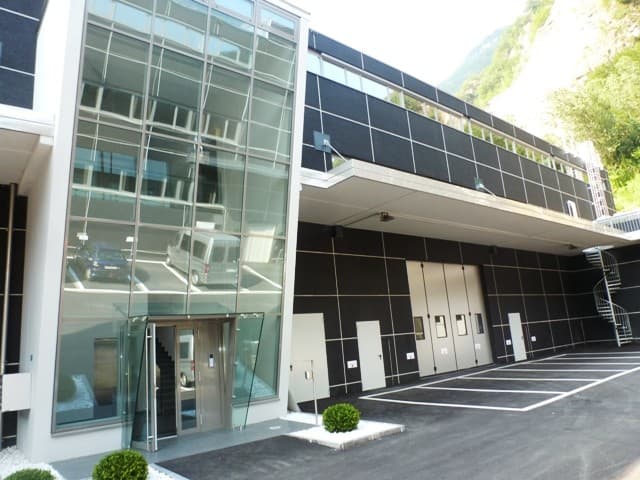 SPACIOUS COMMERCIAL SPACE