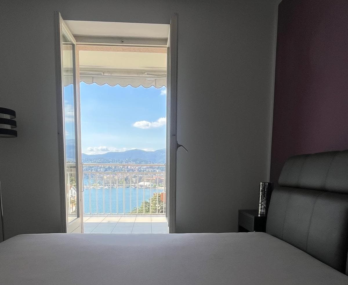 2.5 ROOM APARTMENT WITH WONDERFUL LAKE VIEW