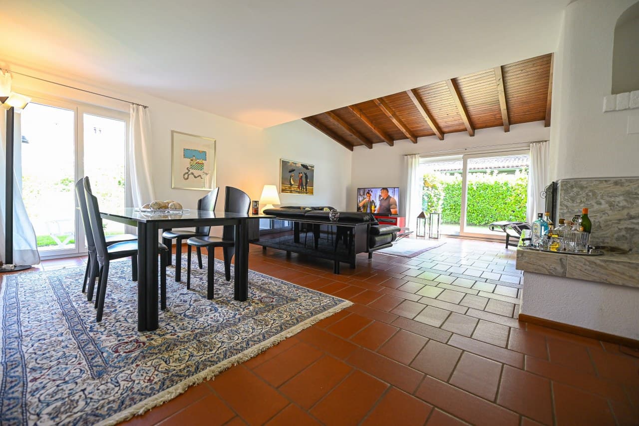 VILLA WITH POOL AND GARDEN