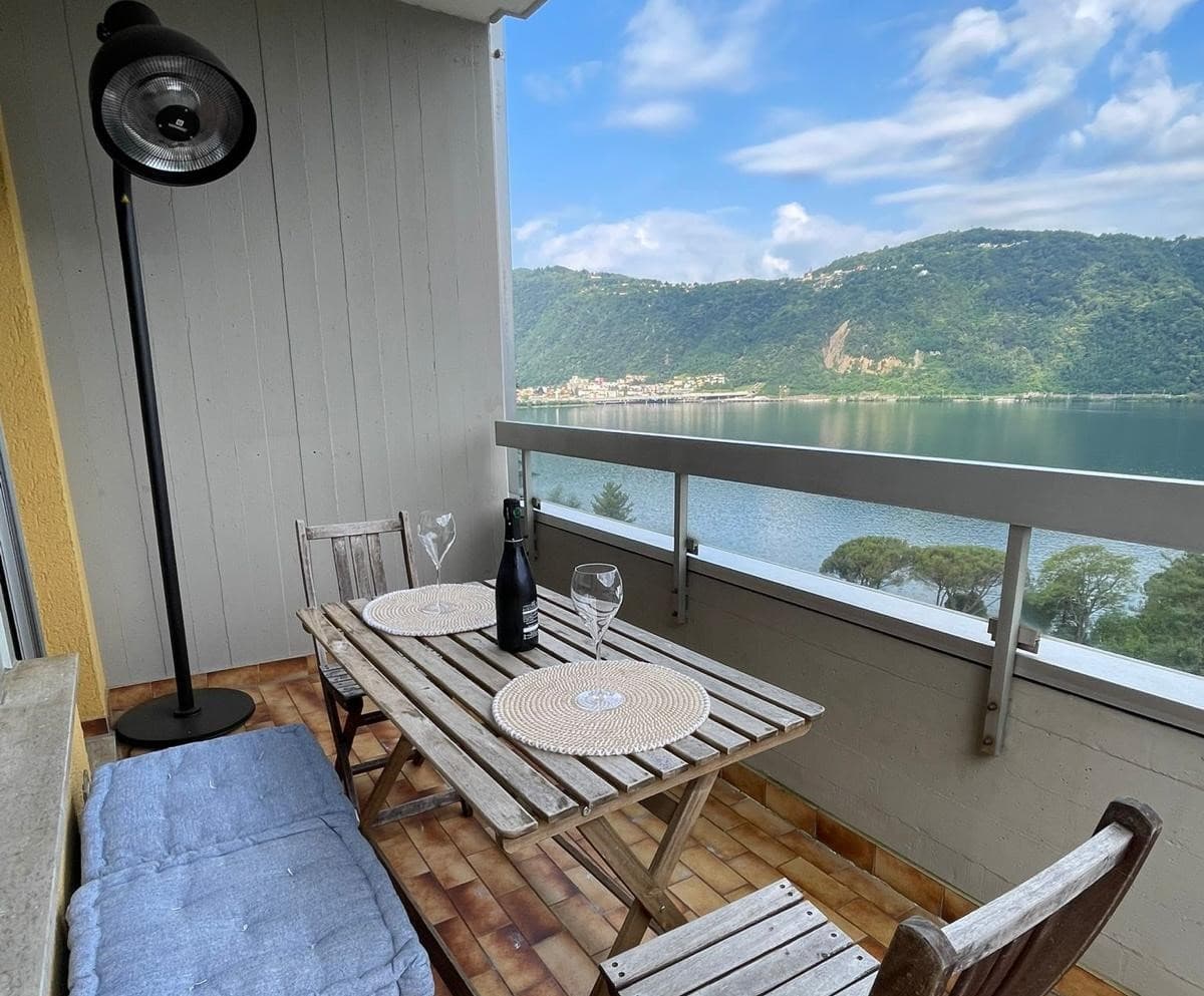  RENOVATED 2.5 ROOM APARTMENT, LOVELY LAKE VIEW