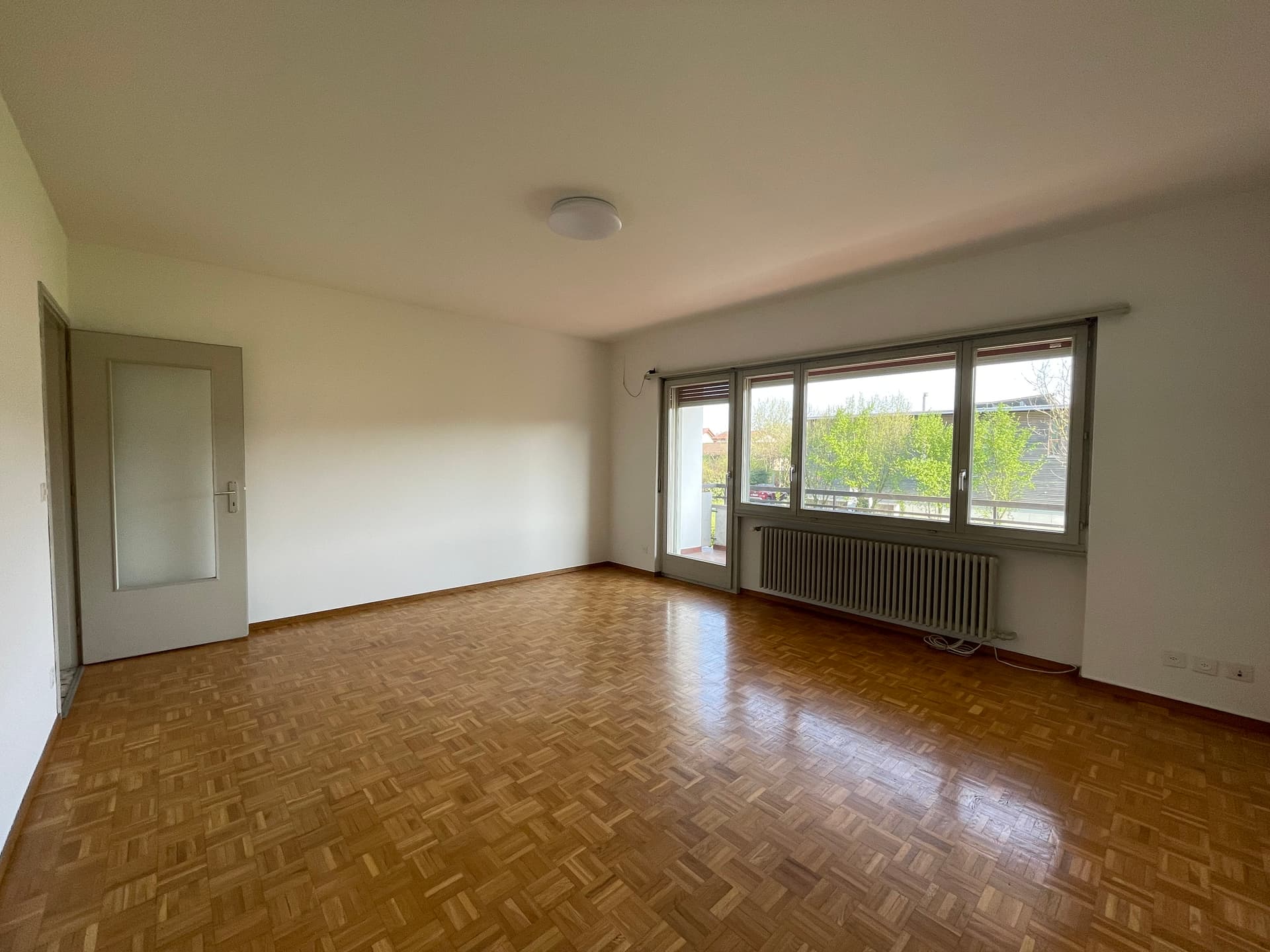 SPACIOUS 3.5 ROOM APARTMENT WITH TERRACE AND OPEN VIEW