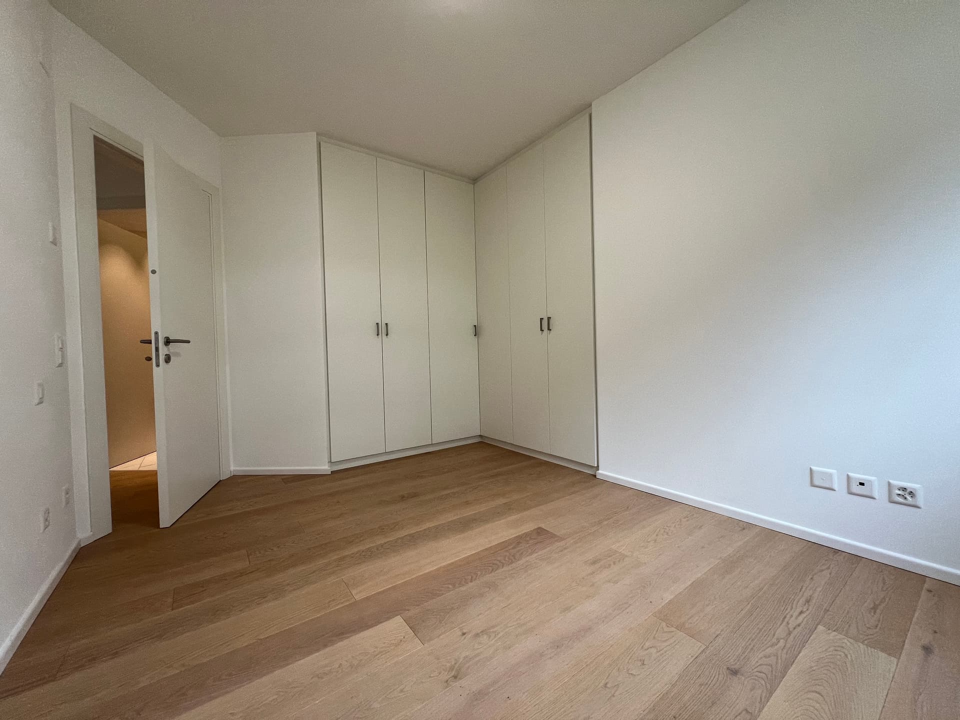 SUNNY 4.5 ROOM APARTMENT WITH LAKE VIEW - ALSO RENT TO BUY