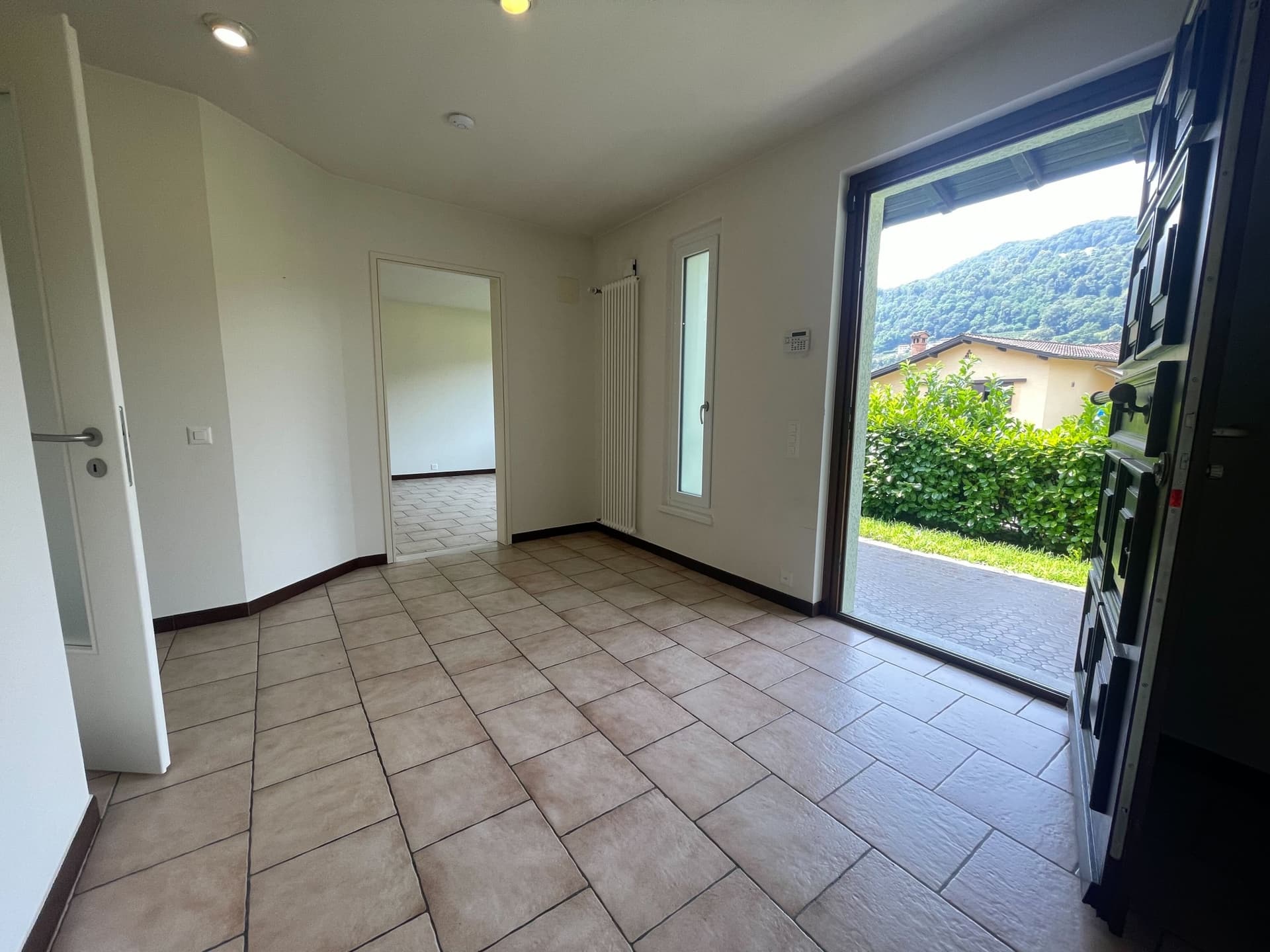 SINGLE-FAMILY HOME WITH 4.5 ROOMS
