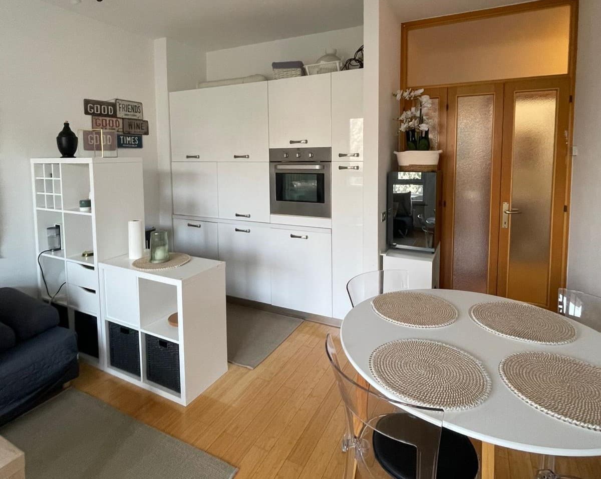  RENOVATED 2.5 ROOM APARTMENT, LOVELY LAKE VIEW