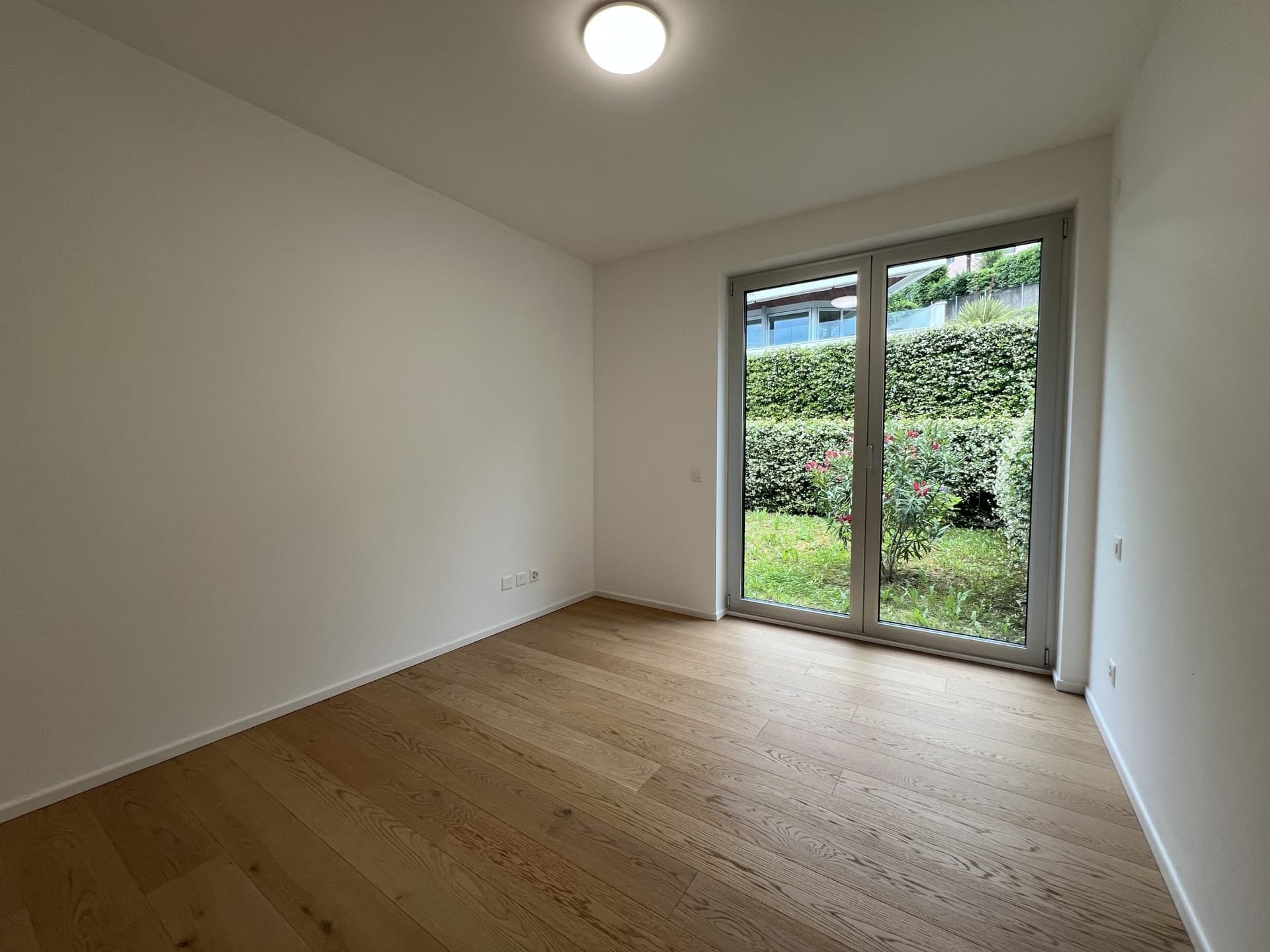SUNNY 4.5 ROOM APARTMENT WITH LAKE VIEW