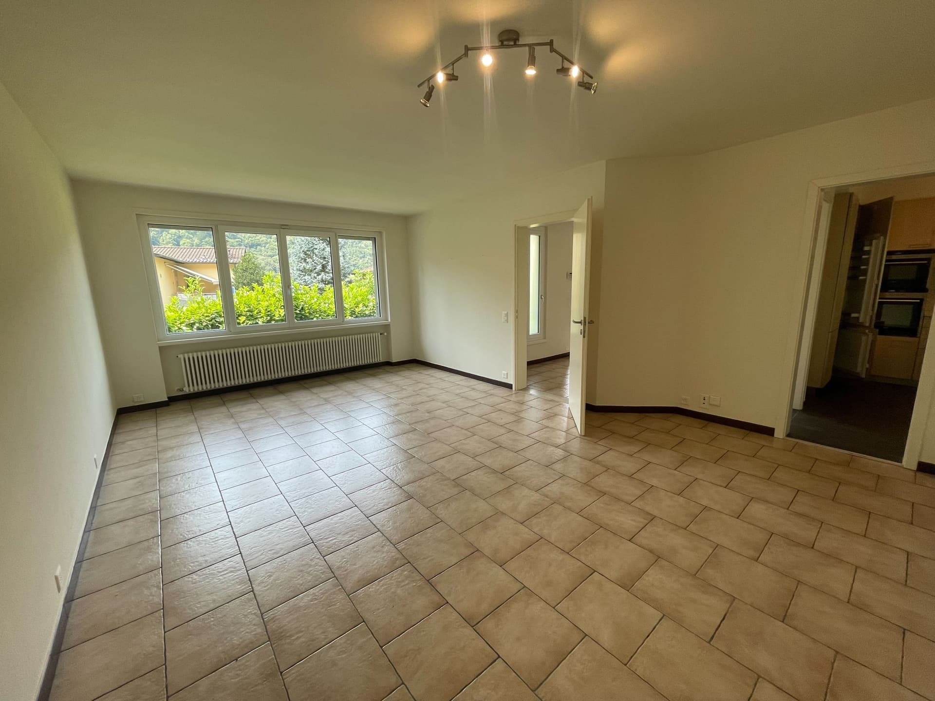 SINGLE-FAMILY HOME WITH 4.5 ROOMS