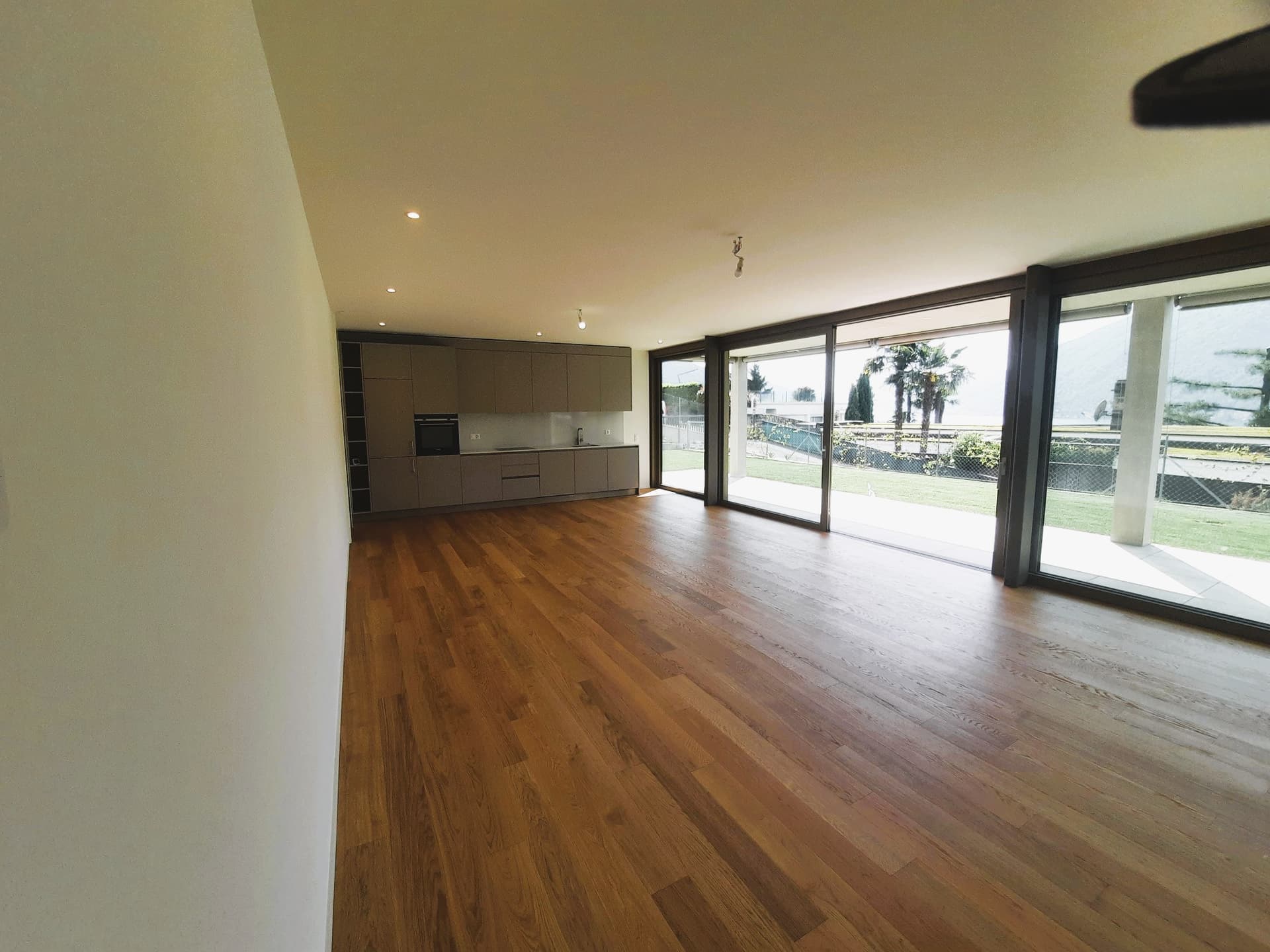NEW 2.5 ROOM APARTMENT, LARGE GARDEN AND LAKE VIEW