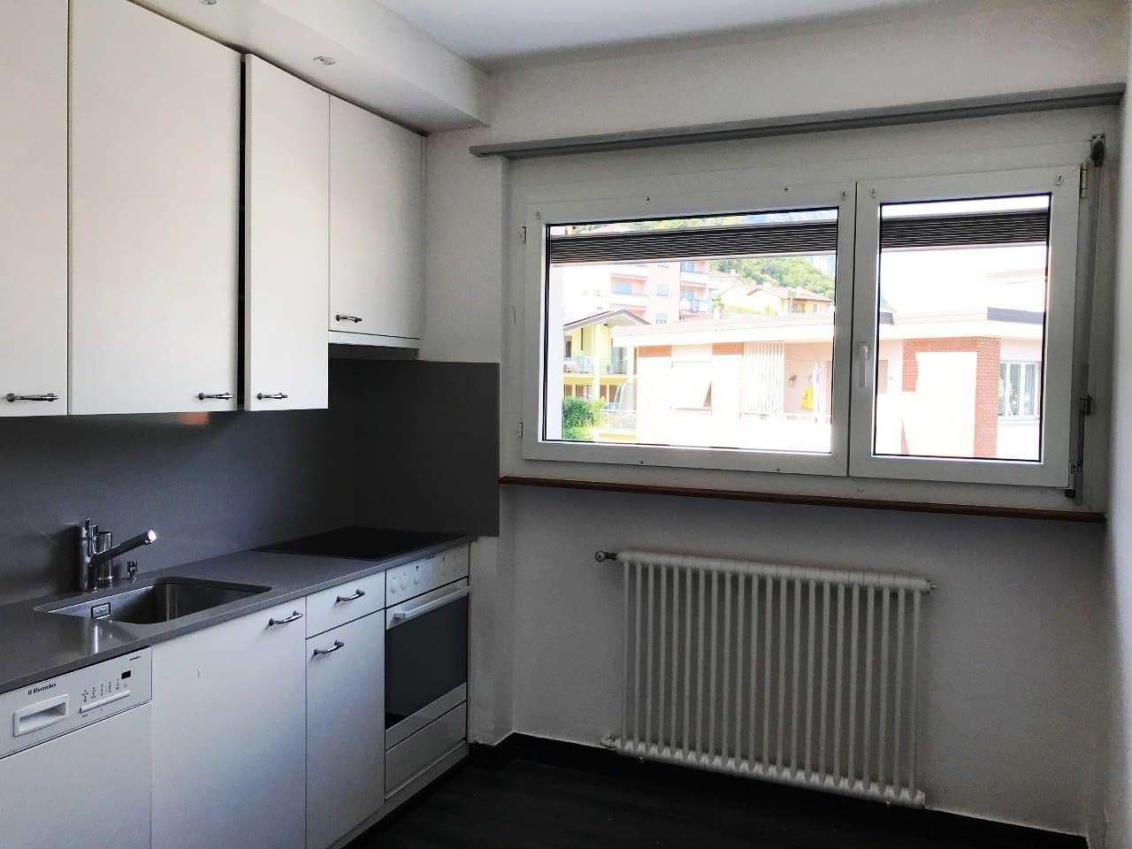 4.5 ROOM APARTMENT WITH PARTIAL LAKE VIEW