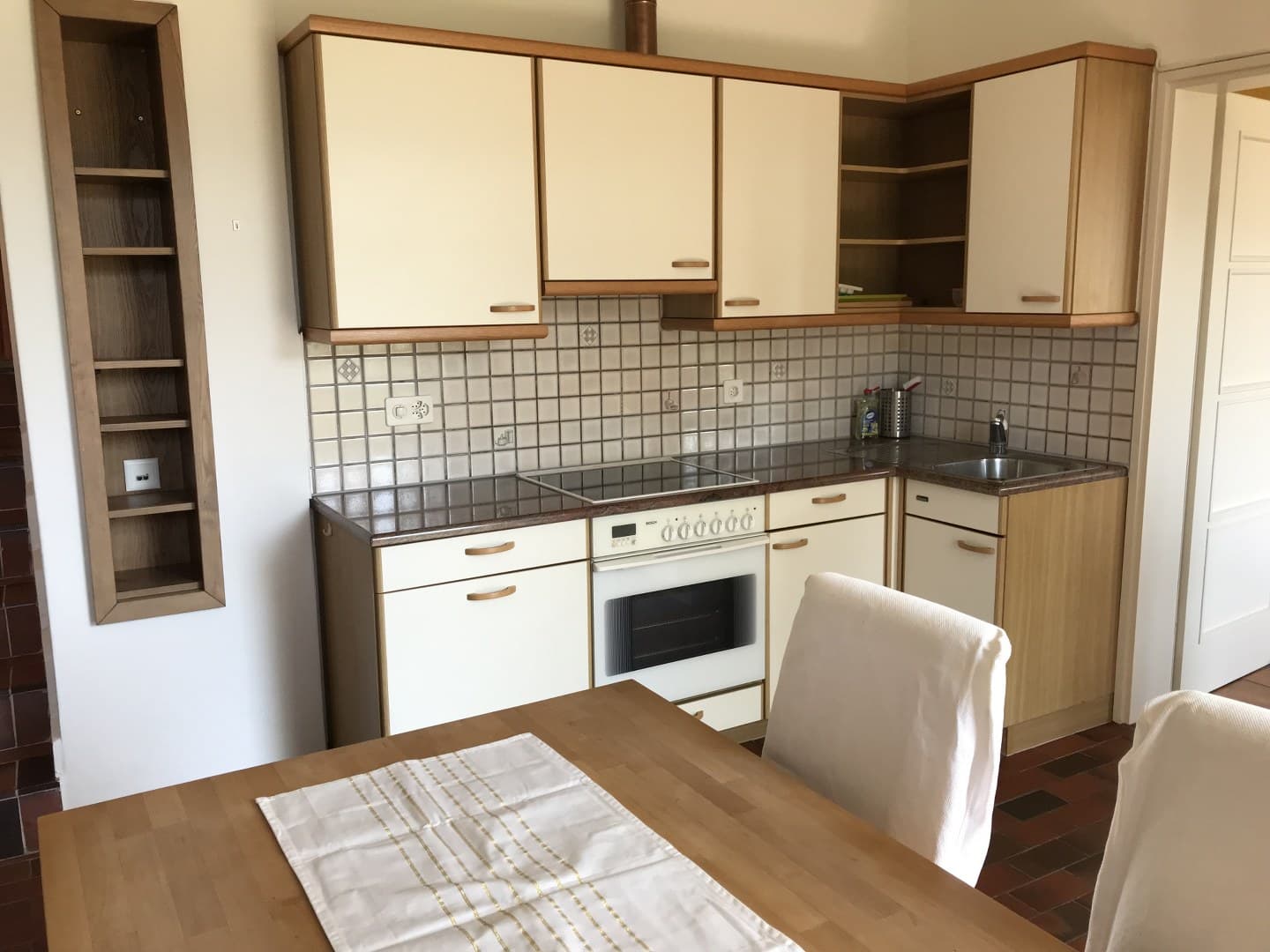 STUNNING FURNISHED 2.5-ROOM APARTMENT WITH PANORAMIC LAKE VIEWS
