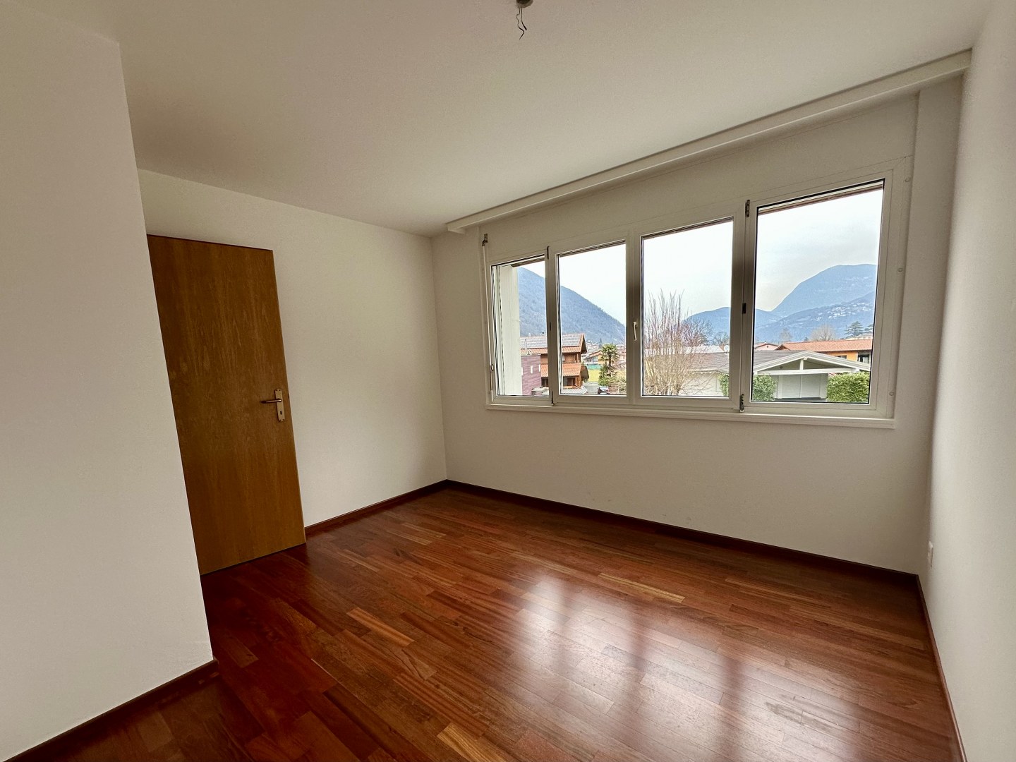 SUNNY 3.5 ROOM APARTMENT ON THE FIRST FLOOR