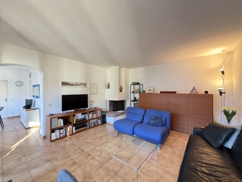 ELEGANTE E COMODO 2.5 LOCALI, DIRETTAMENTE FRONTE LAGO