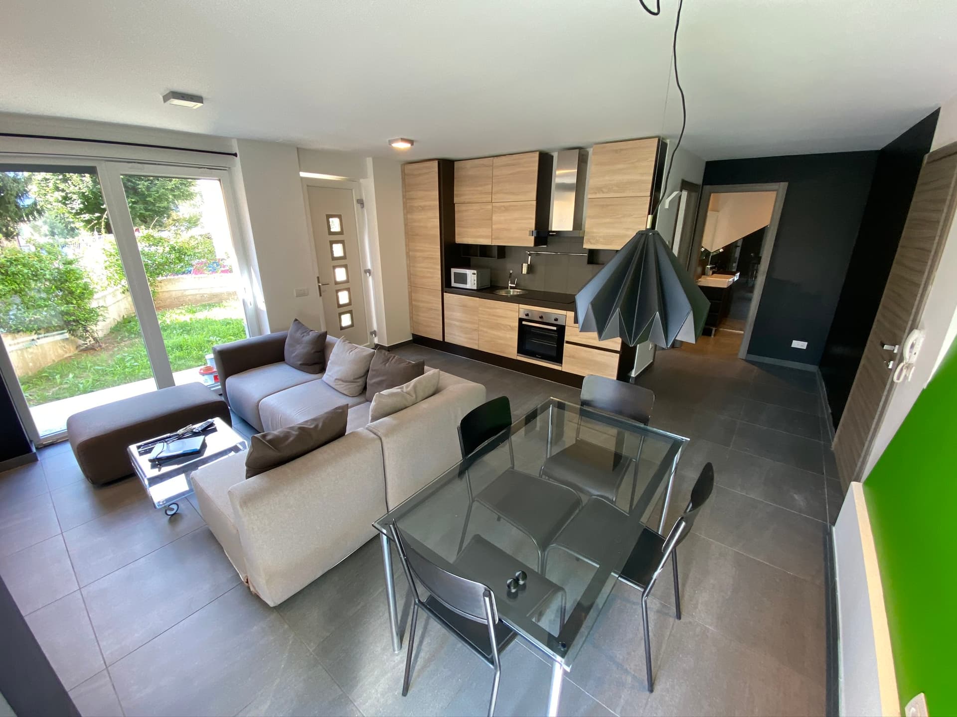 2.5-ROOM APARTMENT WITH PRIVATE GARDEN IN A SEMI-DETACHED HOUSE