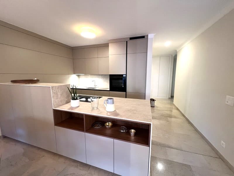 PRESTIGIOSO ATTICO DI  3.5 LOCALI A BORDO LAGO 