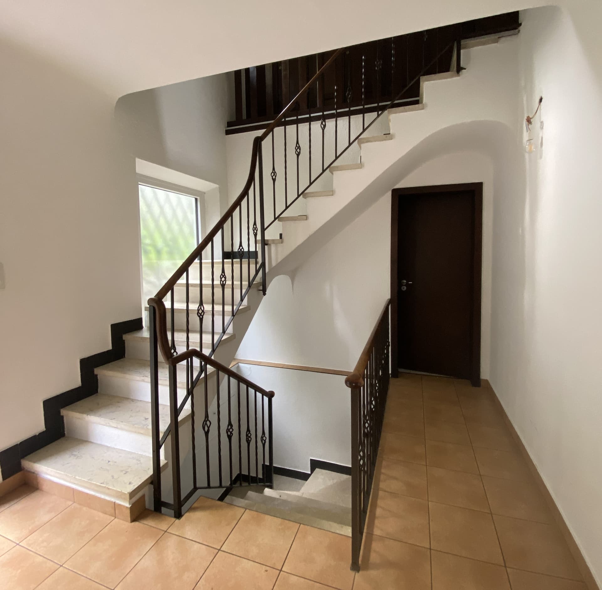 ELEGANTE CASA CON VISTA LAGO NEL CUORE DELLA COLLINA D'ORO 