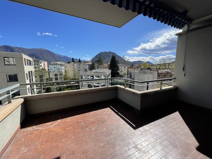 APPARTAMENTO 5.5 LOCALI ALL'ULTIMO PIANO CON AMPIA TERRAZZA, IN FASE DI RISTRUTTURAZIONE